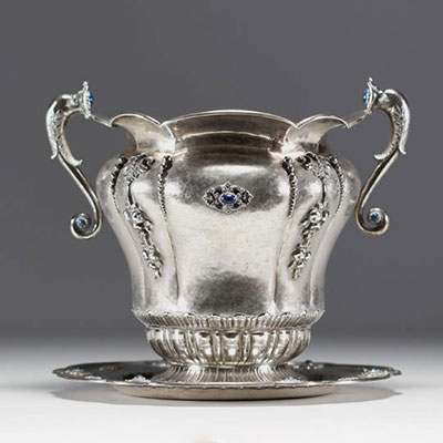 Champagne bucket in guilloché sterling silver with lapis lazuli cabochons, hallmarked 800.