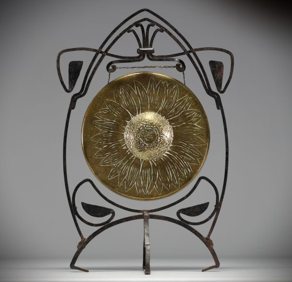 Art Nouveau gong in bronze and wrought iron, Belgium, circa 1900.