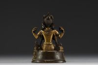 Chine - Tibet - Figure de Shadakshari Lokeshvara en bronze doré d'époque XVIIème.