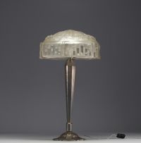 J. ROBERT - Large Art Deco table lamp in nickel-plated bronze and stylized glass dome, unsigned.