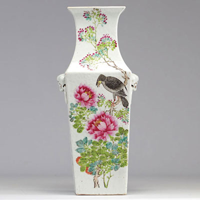 Vase en porcelaine de qianjiang cai à décor d'oiseau et fleurs signature d'artiste