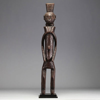 Afrique Nigéria - Grande statue Chamba en bois sculpté.