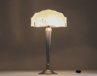 J. ROBERT - Large Art Deco table lamp in nickel-plated bronze and stylized glass dome, unsigned.