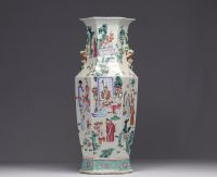 China - imposing famille rose porcelain vase decorated with scenes of life, 19th century.