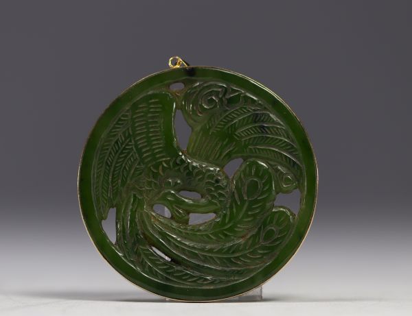 Chine - pendentif en Jade vert à décor de Phénix, monture en or 14K, époque Qing.