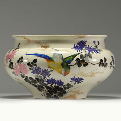 Henri BARNOIN - Grand cache pot en faïence de Longwy à décor d'oiseaux et de fleurs, XIXème.