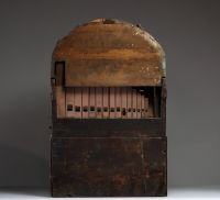 Horloge à orgue à quatre musiciens, cadran peint, chiffres romains, début du XIXème.