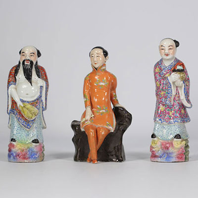 (3) Set of three porcelain figurines in traditional dress from the Chinese Republic period (1912 - 1949)