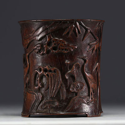 Chine - Pot à pinceaux en bois sculpté à décor de bambou et d'oiseaux, XIX-XXe siècle.