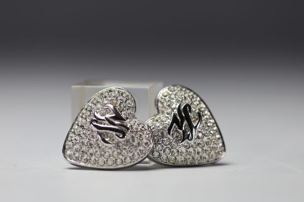 Karl LAGERFELD - Pair of heart earrings, silver-plated metal and rhinestones.