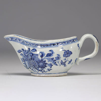 Saucière en porcelaine blanc bleu XVIIIème 