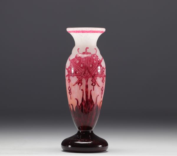 CHARDER, Charles SCHNEIDER (1881-1953) - French glass - Vase with floral decoration.