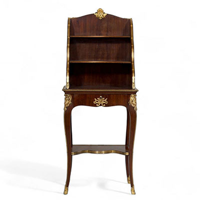 Gervais Maximilien DURAND (1839-1911) in the style of - A small Louis XV style mahogany and gilt bronze shelving unit, 19th century.formant étagère en acajou et bronze doré de style Louis XV, XIXème.