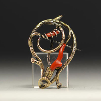 Brooch in various alloys of gold, silver and coral.