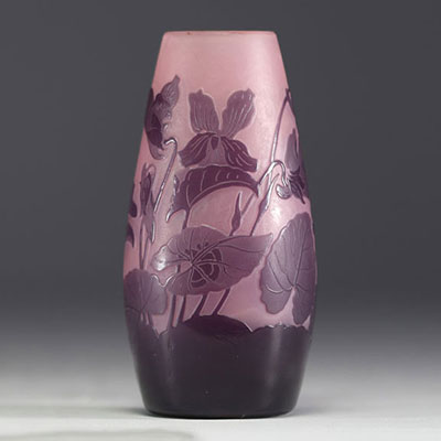 Paul NICOLAS ( 1875-1952) d'Argental - Acid-etched multi-layered glass vase with floral design, signed.