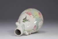 Chine, vase en porcelaine Qianjiang cai à décor de fleurs et d'oiseaux, XIXème.