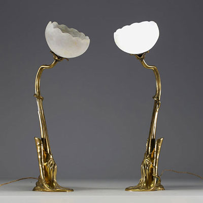 Louis MAJORELLE (1859-1926) - Rare pair of gilt bronze water lily shaped table lamps with Daum Nancy glass wicks.