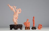 China - Set of four coral sculptures with figures, made in the early 20th century.