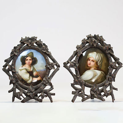 Guido RENI (1575-1642) d'après - Paire de peintures sur porcelaine KPM Berlin, portrait de Béatrice Cenci, cadre en bois de la forêt noire, époque XIXe siècle.