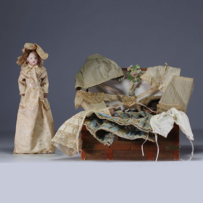 François GAUTHIER - Fashion doll with porcelain head n° 301, canvas body, trunk with accessories, clothes, shoes and miscellaneous.