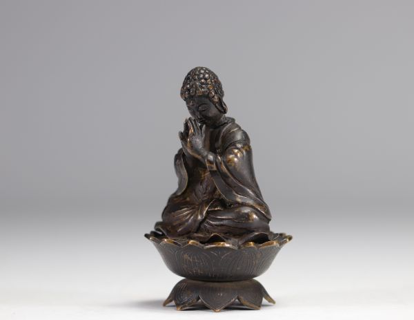 Sculpture of a bronze Buddha resting on a lotus flower from Qing period (清朝)