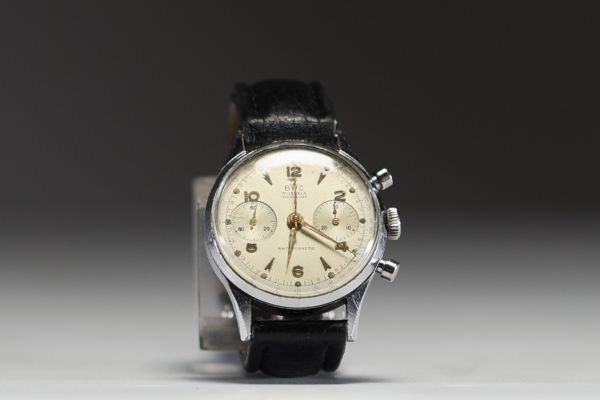 BWC - Montre homme chronographe mécanique, boitier en acier, calibre Landeron 51, bracelet cuir, vers 1950/60.