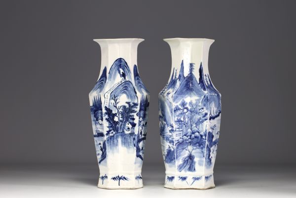 China - Pair of blue-white porcelain vases with landscape decoration, 19th century.
