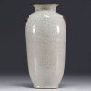 Chine - Vase en porcelaine de Nankin à glaçure blanche craquelée, vers 1900.