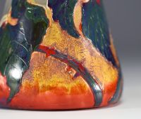 Val Saint Lambert par Henri et Désiré MULLER - Rare vase en verre doublé et dévitrifié, dégagé à l'acide à décor de murier, signé à la base dans le décor.