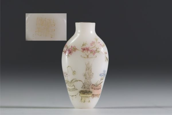 China - Glass snuffbox with polychrome decoration of flowering vases, Qianlong mark.