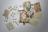 Ensemble de divers albums de timbres et documents de la Chine et du monde.