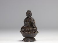 Sculpture d'un bouddha en bronze reposant sur une fleur de lotus de l'époque Qing (清朝)