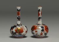 Japon - Ensemble de quatre vases et une boite à encre.