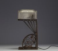 Muller Frères Lunéville - Art Deco cubic desk lamp, stylized and hammered metal base, stylized cubic glass, signed.