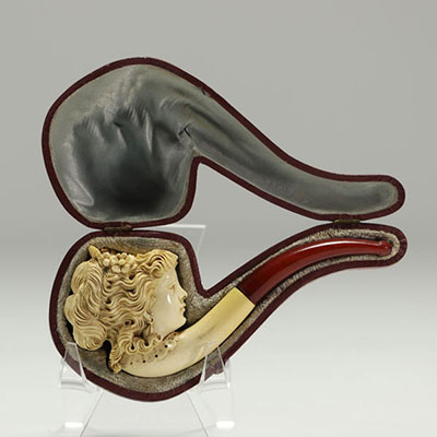 Meerschaum pipe carved with a woman's head, in its scabbard, 19th-20th century.