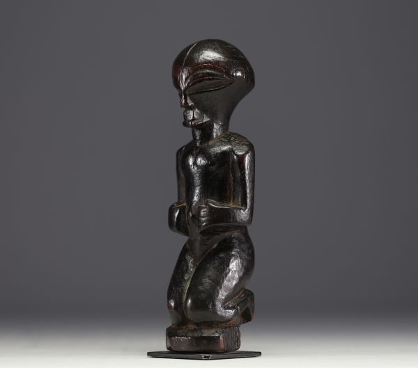 Africa DRC - Beautiful dark patina Songye statue, late XIXth.