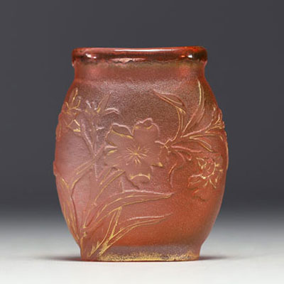 DAUM Nancy - Small acid-etched frosted glass vase with floral design enhanced with gold, signed.