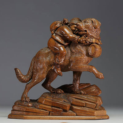 Wooden sculpture from the Black Forest ‘Young boy saved by a dog’, Swiss work from the late 19th century.