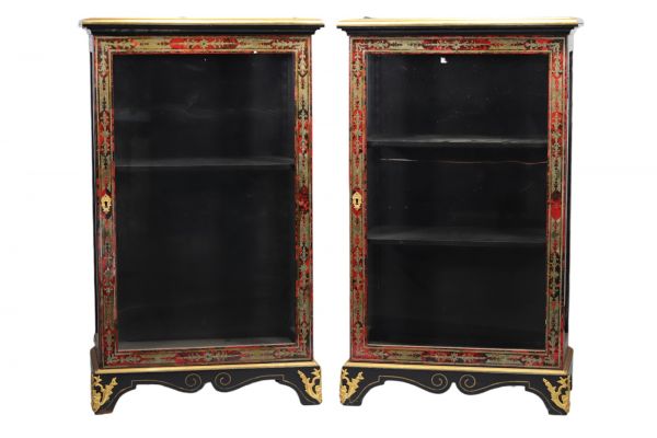 Paire de vitrines en marqueterie Boulle d'époque Napoléon III en écailles et laiton.