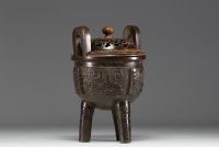 Chine - Brûle parfum en bronze sculpté, couvercle en bois.