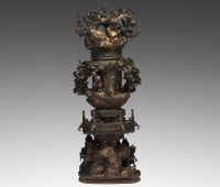 Japan, imposing bronze incense burner, Meiji period.