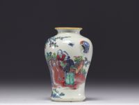 Chinese porcelain vase decorated with 