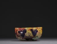 DAUM Nancy - Four-lobed bowl in acid-etched multi-layered glass decorated with bunches of grapes, signed.
