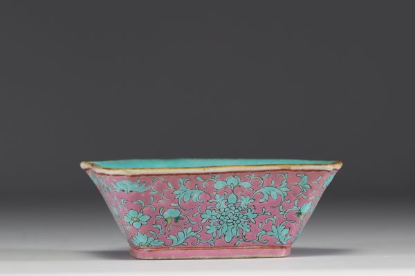 China - Famille rose porcelain bowl decorated with flowers.