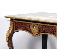 Alphonse GIROUX (1776-1848) Exceptionnelle table en marqueterie de marbre et bronze doré. Estampillée 