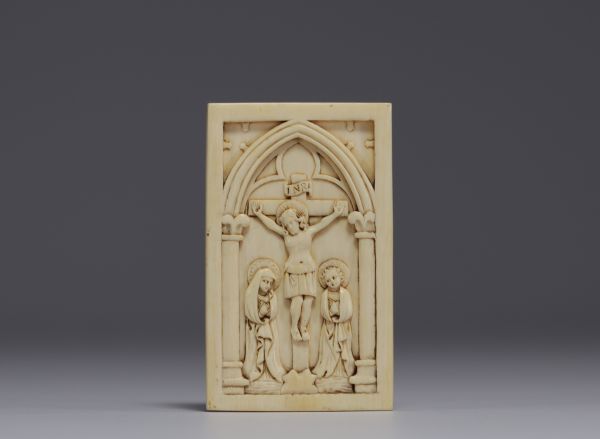 ‘Christ on the Cross’ Small carved ivory kiss of Peace plate.