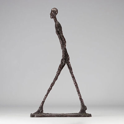 Alberto Giacometti (1902-1985) d’après. « L’homme qui marche I ».  Bronze à patine brune. Signé « A.Giacometti » sur la terrasse. Numéroté 2/6 sur la terrasse.  Fonte posthume récente à la cire perdue