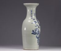 Chinese porcelain vase decorated with dragons and phoenixes from the 19th century