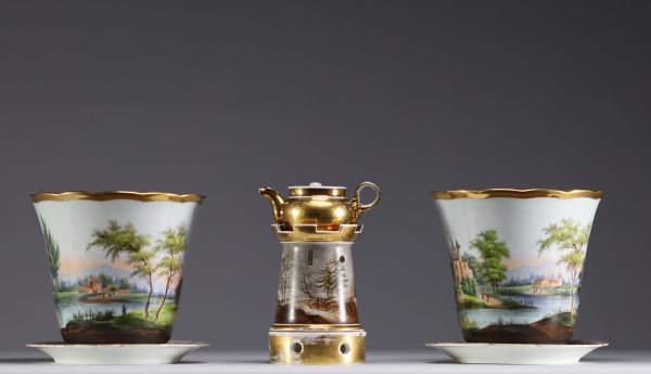 A set of two planters and an herbal tea pot in Brussels porcelain, 19th century.