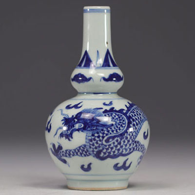 China - white and blue porcelain vase decorated with 